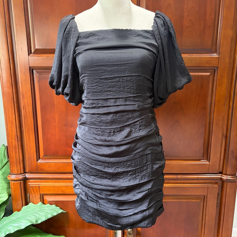 Crescent SzMed Black square neck puff sleeve mini dress